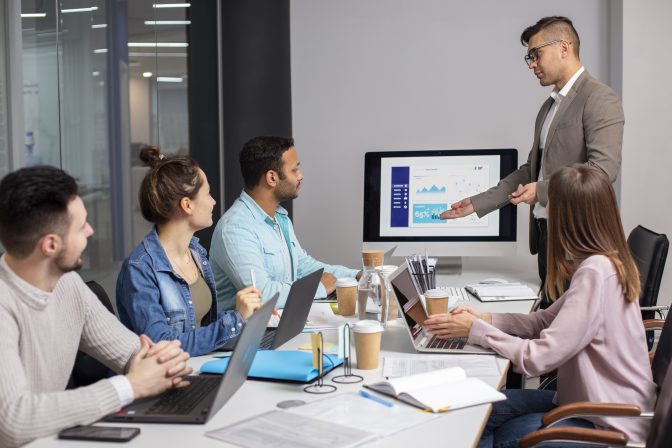 Digital Marketing Agency in Dubai vs Freelancer vs In-House Team