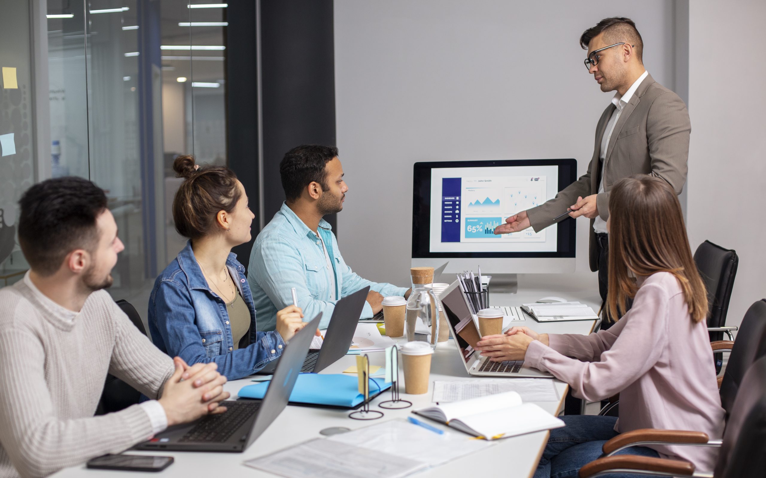 Digital Marketing Agency in Dubai vs Freelancer vs In-House Team